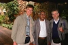 Décembre 1999 : Gunnar Wiebalck (à gauche) et John Eibner se sont rendus plus de cent fois au Soudan du Sud pour accueillir d’anciens esclaves, recueillir leur témoignage et leur offrir un équipement pour leur vie en liberté ; ici avec Macram Max Gassis qui était alors évêque catholique d’El-Obeid et qui travaille avec CSI depuis longtemps. (csi)