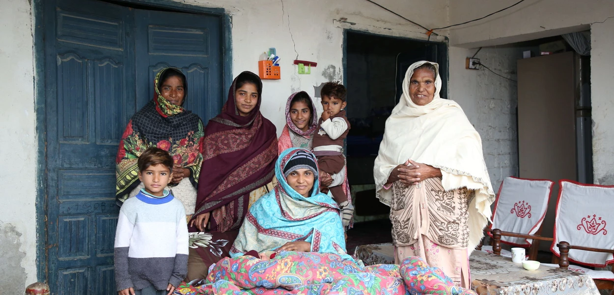 Sneha Liaqat (deuxième de la gauche) avec sa famille. csi