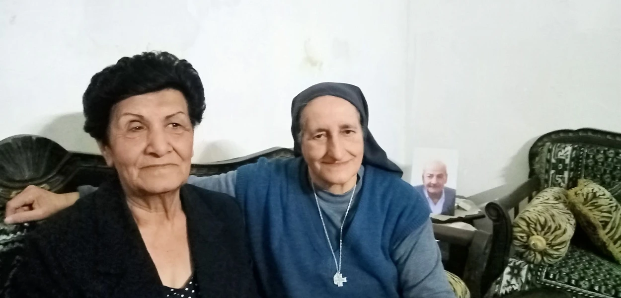 Antoinette Barkil avec sœur Samira de la congrégation des Sœurs des Saints Cœurs de Jésus et de Marie. csi