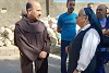 Sœur Marie-Rose en discussion avec le père Atef al-Falah dans le centre d’exécution des mesures. csi