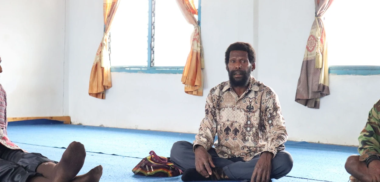 Le pasteur Kamena veut rentrer dans son village, malgré la fuite éprouvante qu’il a vécue avec sa famille. csi
