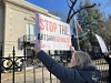 Des manifestants devant l’ambassade d’Azerbaïdjan à Washington. csi