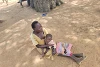 La faim règne aussi au nord du Soudan du Sud. Aluel et son fils Madut sont amaigris. Pour la jeune femme, les 25 kilos de sorgho de CSI sont une réponse à sa prière. csi