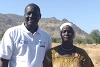 Benjamin Barnaba (avec sa mère), partenaire de CSI, s’engage corps et âme pour les habitants des monts Nouba et du Nil Bleu. csi