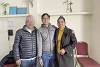Le pasteur Keshab Raj Acharya et son épouse Junu. À gauche, notre partenaire Stephen Adhikari. msn